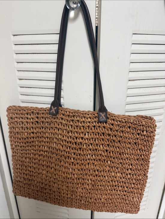 Source Unknown Handbags - Source Unknown Woven Straw Tote in Tan with Dark Brown Handles